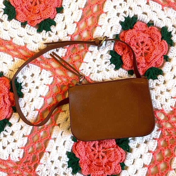 Madewell Handbags - Madewell The Simple Pouch Belt Bag in English Saddle Sz M Brown Leather Basic